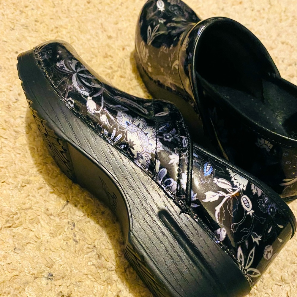Dansko clogs, like new, size 39